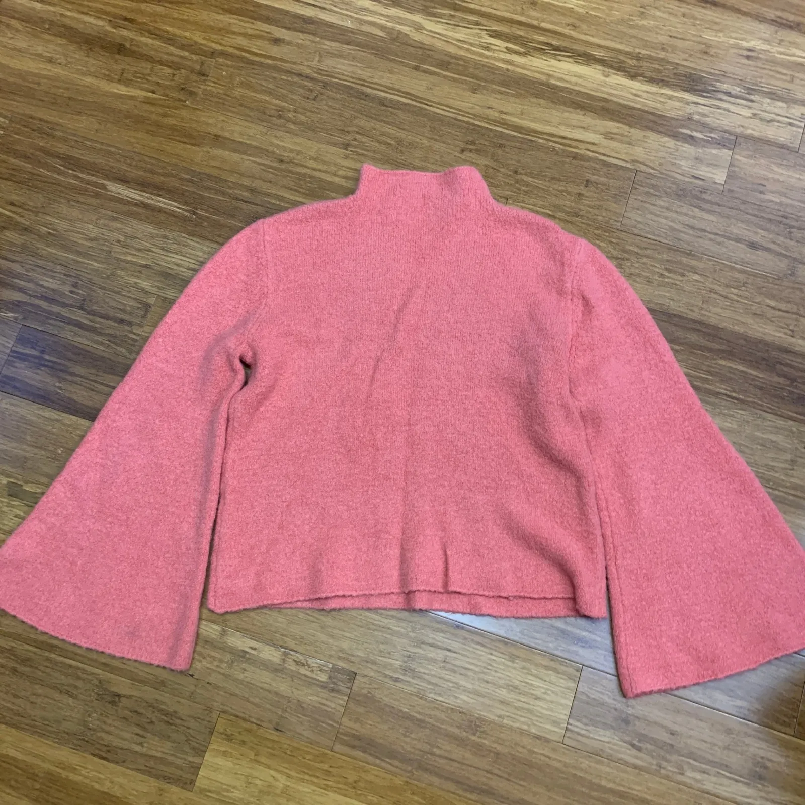 Forever 21 Contemporary Women's Coral Bell Sleeve Mock Neck Knit‎ Sweater Medium - Image 4