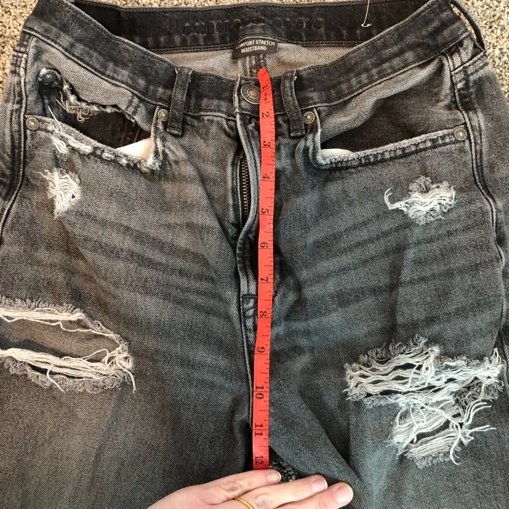 American Eagle The Highest Rise 90’s Boyfriend distressed black jeans sz 6 short - Image 6