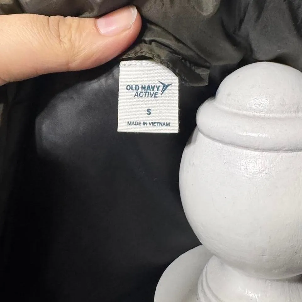 Old Navy Active Olive Green Camo Puffer Vest Quilted Streetwear Athleisure S - Image 4