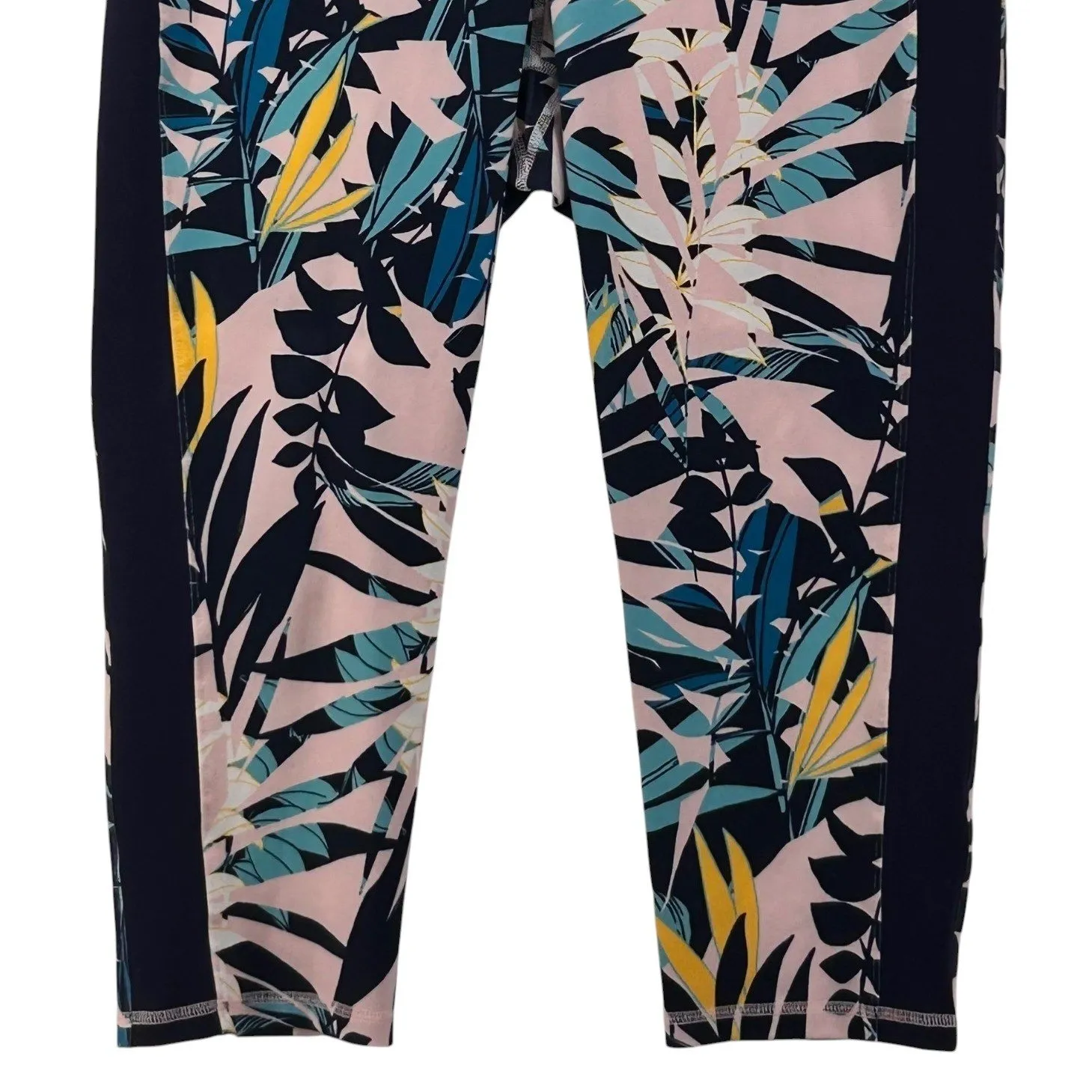 Old Navy Legging Size XL‎ Capri Floral Workout Performance Gym Yoga Performance - Image 5