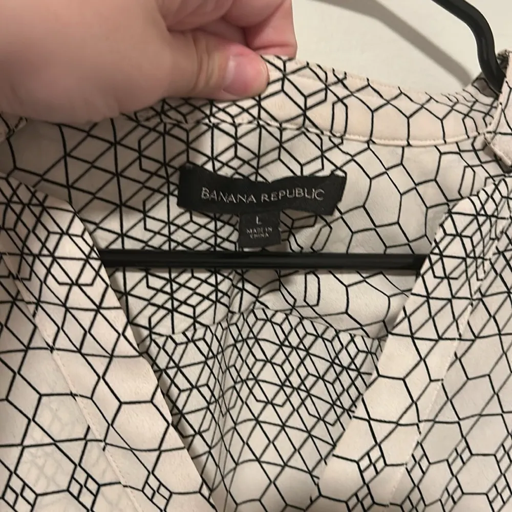 Banana Republic Printed Geometric Lightweight Blouse Career Work Office Size L - Image 2