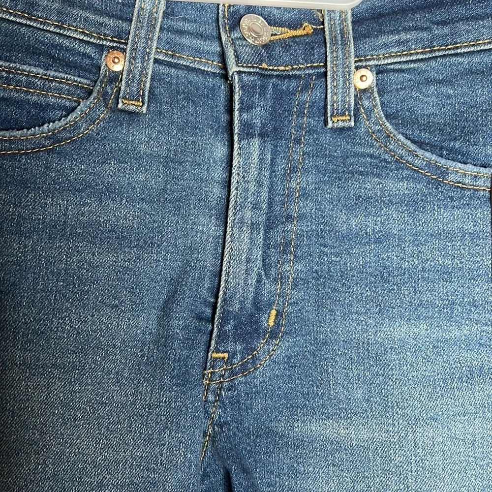 Signature by Levi Strauss & Co. Women's High Rise 3-inch Cut Off Shorts Size 4 - Image 6