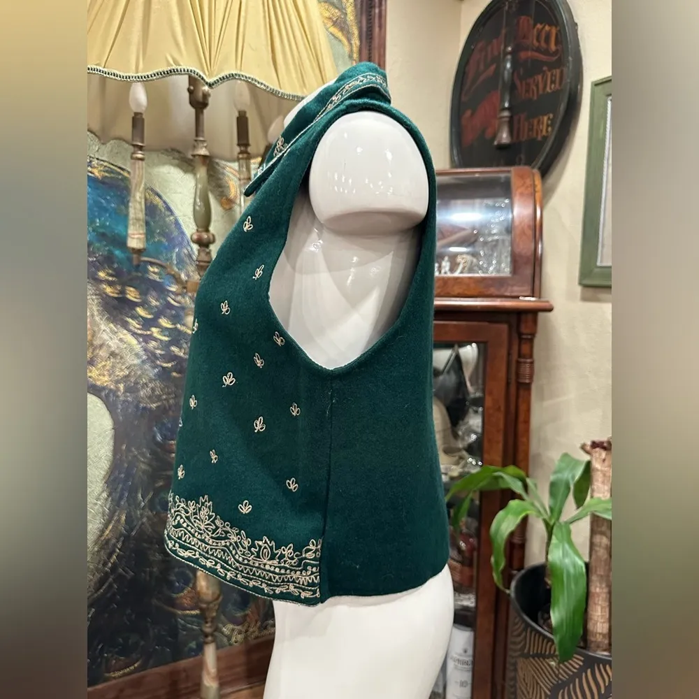 EUC Paul Herris Green and White Embroidered Vest W Ornate Detailing 100% wool Size L - Image 2