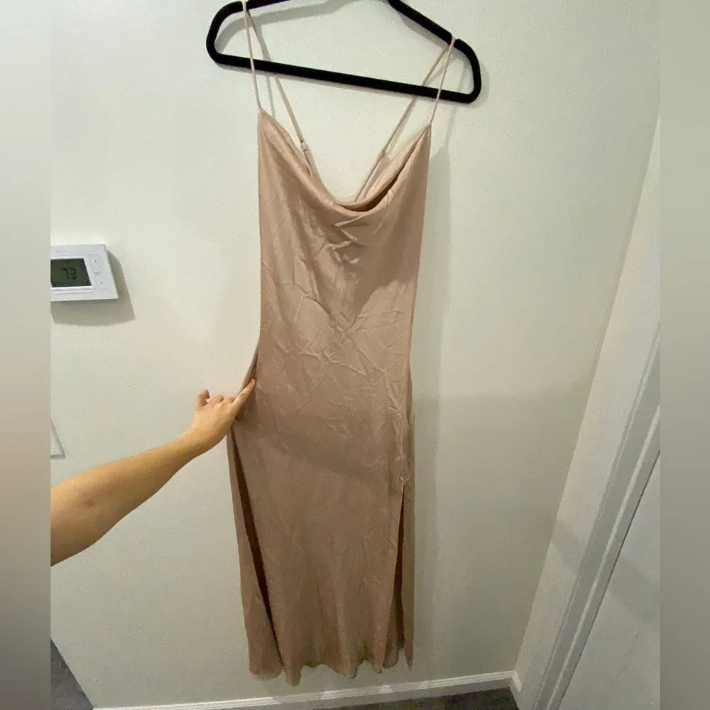 Astr The Label Palisades Cowl Neck Maxi Dress Sz XL Champagne color - Image 5