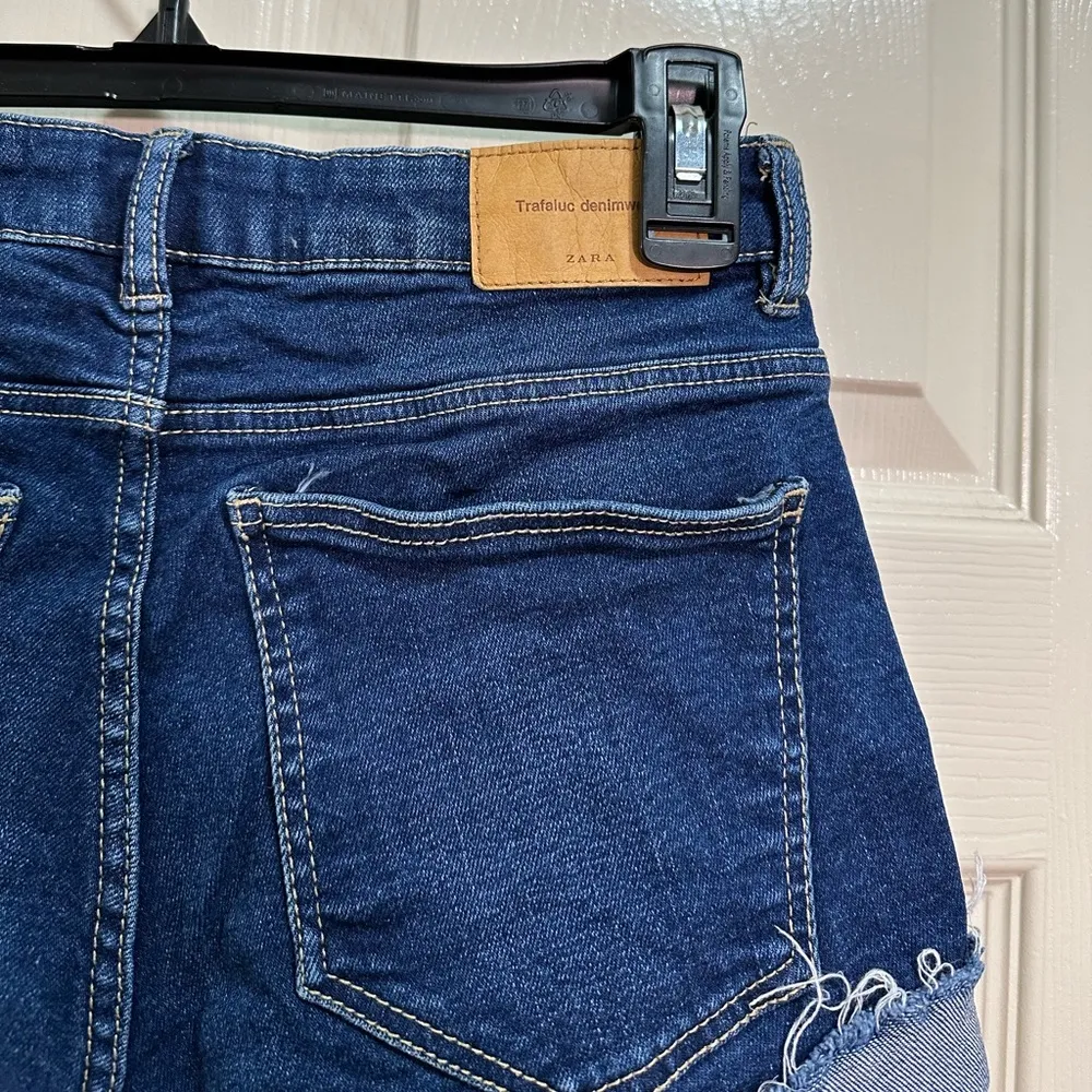 Women’s Zara blue jean denim shorts trafaluc denimwear cutoff cuffed size 4 - Image 5