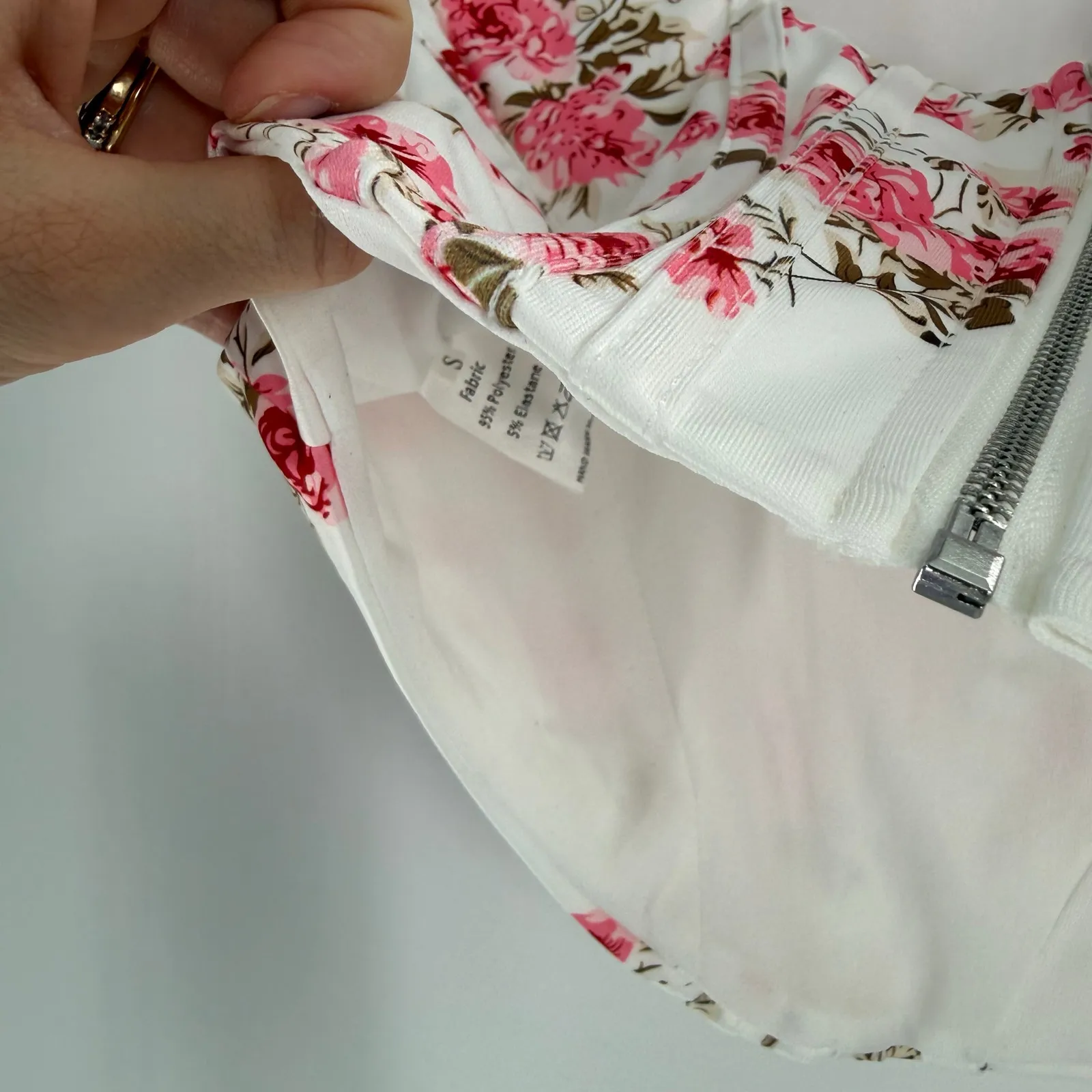 Women’s White Floral Corset-Style Cropped Tank Top Size Small - Image 4