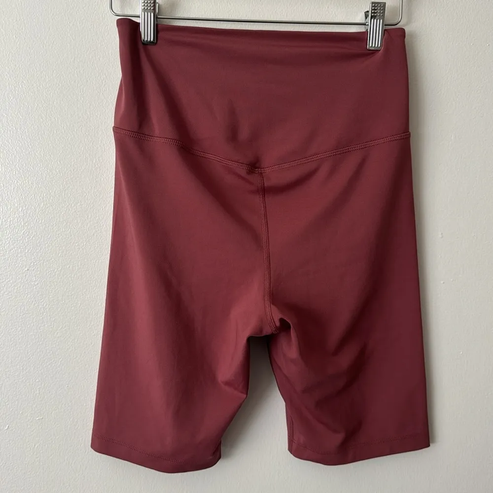 Girlfriend Collective M Pomegranate High Rise Bike Shorts - Image 7