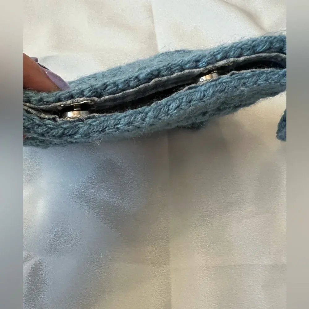 Handmade knit double clasp wristlet‎ Blue - Image 4