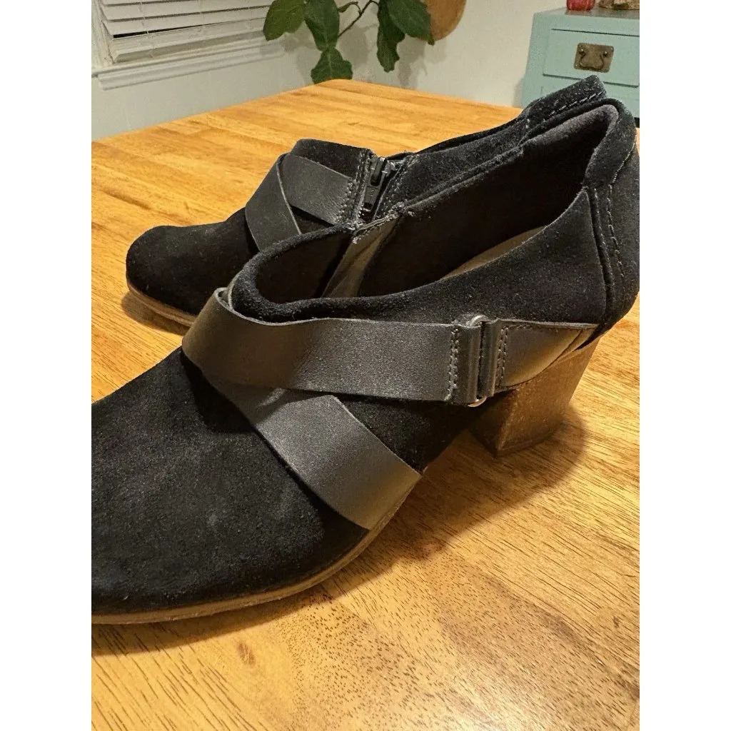 CLARKS Sashlin Fiona Black Leather and Suede Ankle Booties Block Heel Size 11 - Image 2