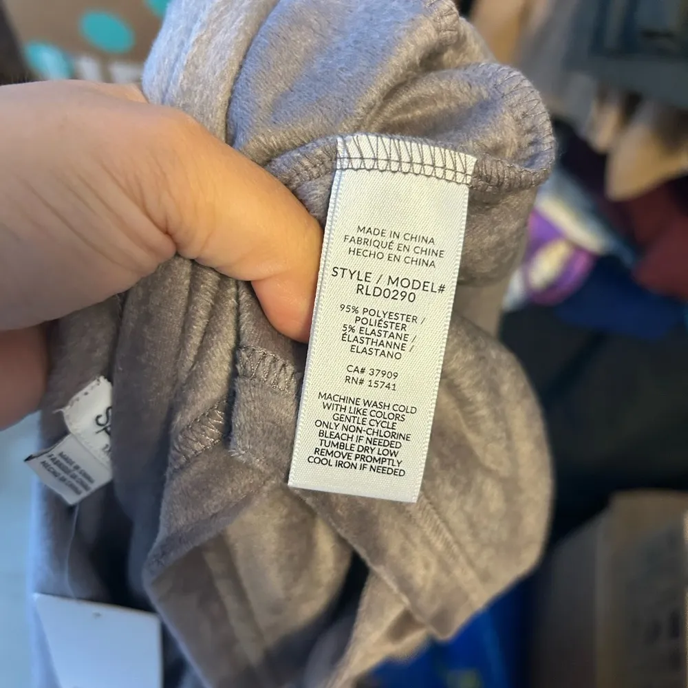 NWT Splendid Taupe Fuzzy Robe - Image 4