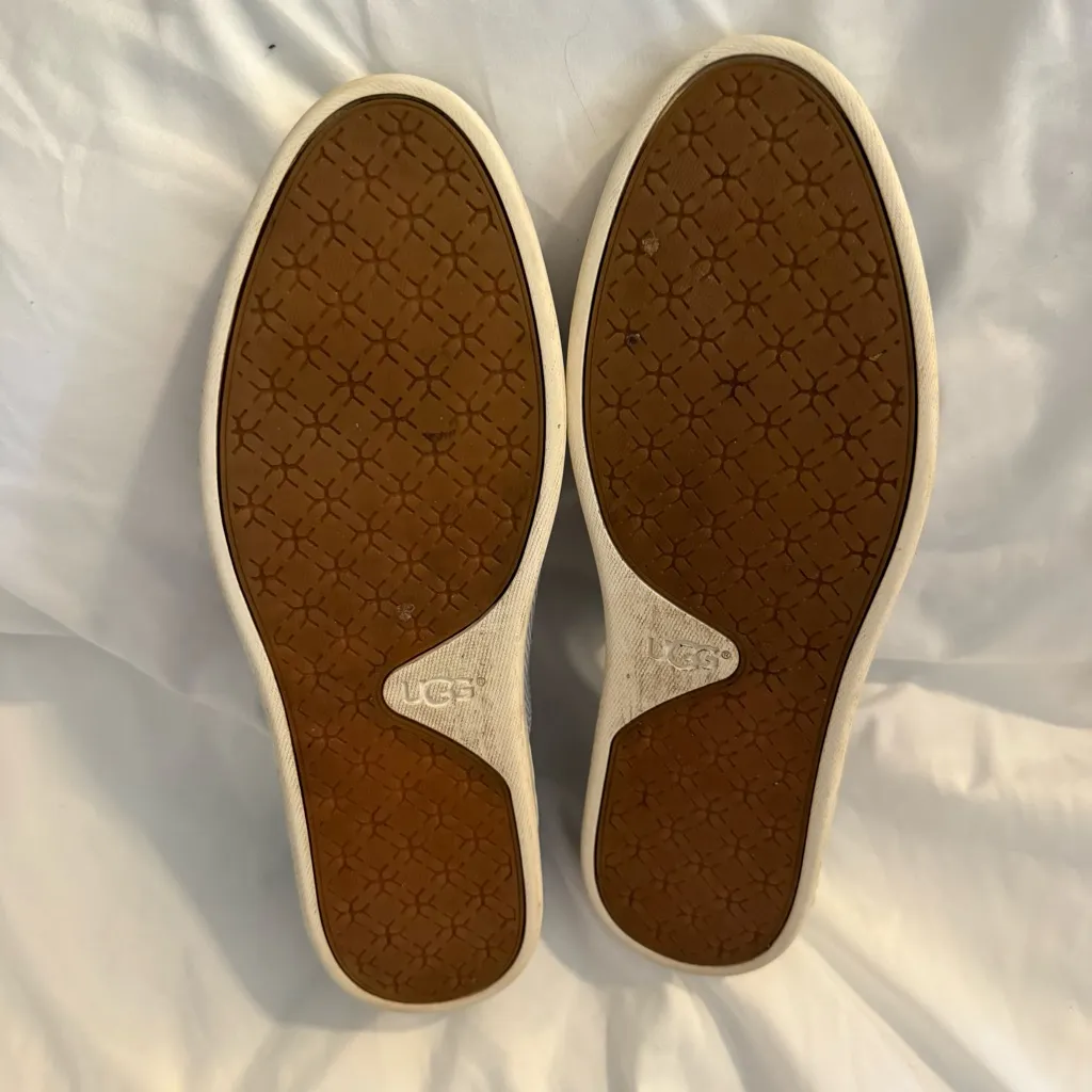 EUC UGG Adley Stripe Moonstone Shoes - Image 3