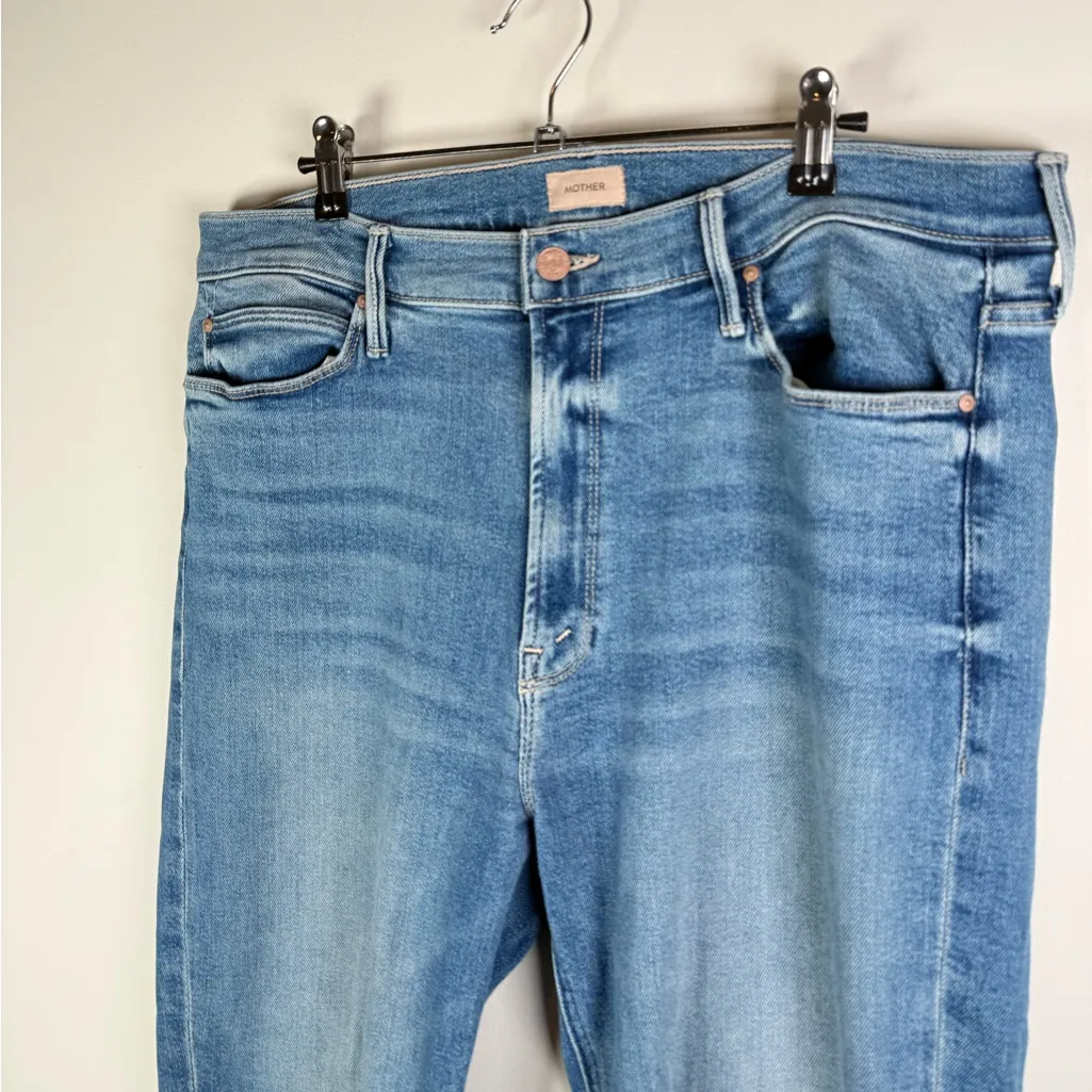 MOTHER Rise Sizzler Ankle Fray Jeans in Riding the Cliffside Wash Blue Size 34 - Image 3