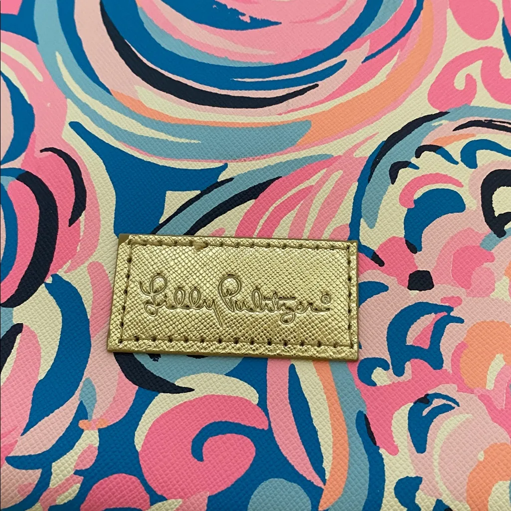 Lilly Pulitzer Catch All pouch in raspberry Flamingoals print. - Image 2