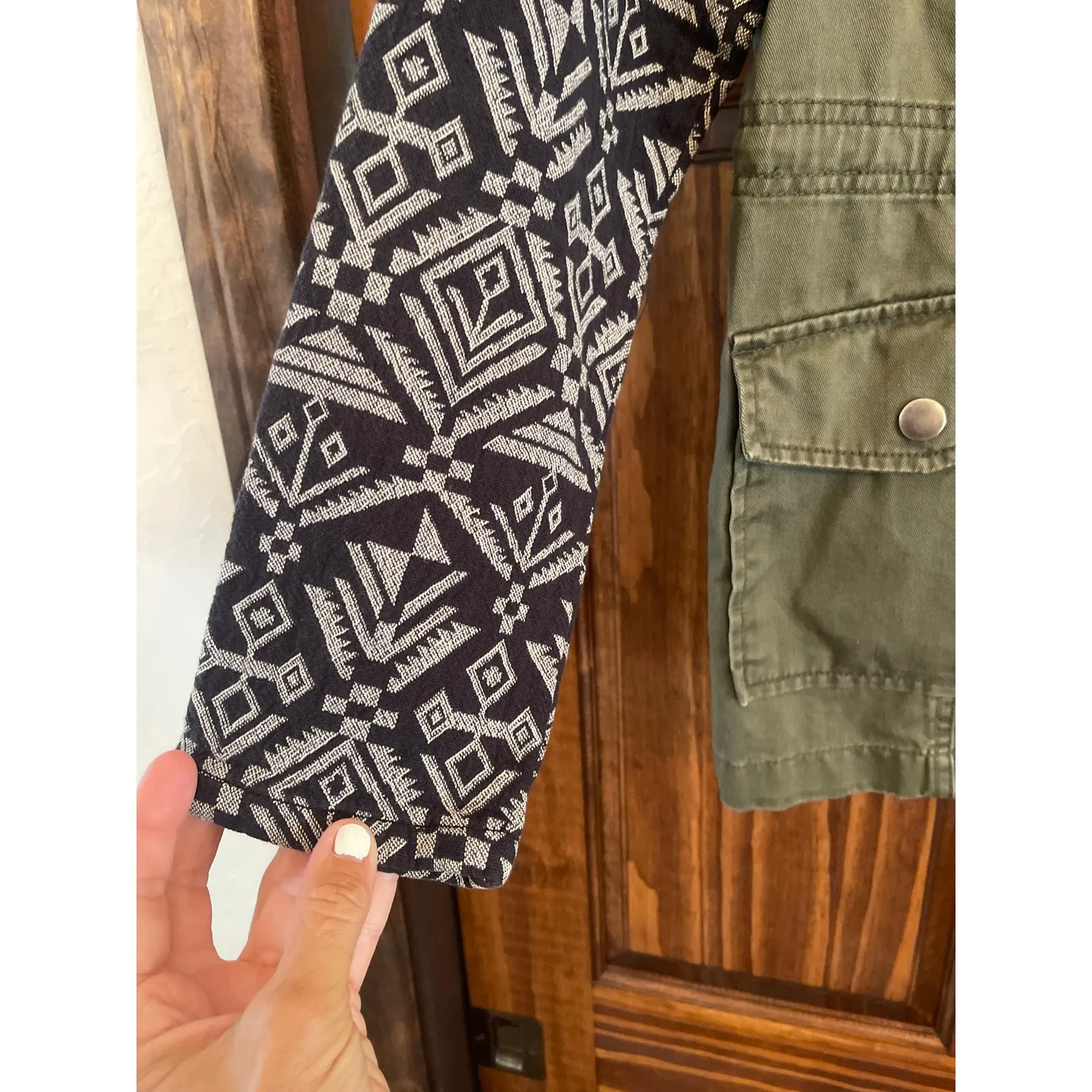 Sun and Shadow Contrast Sleeve Field Jacket Medium - Image 4