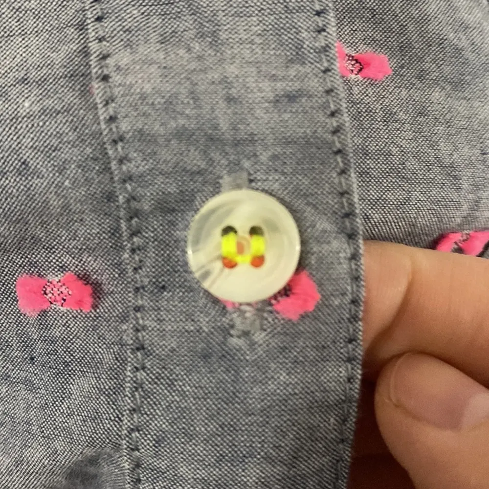 Splendid chambray shirt box pleat back with neon pink clip dot pattern size S - Image 8