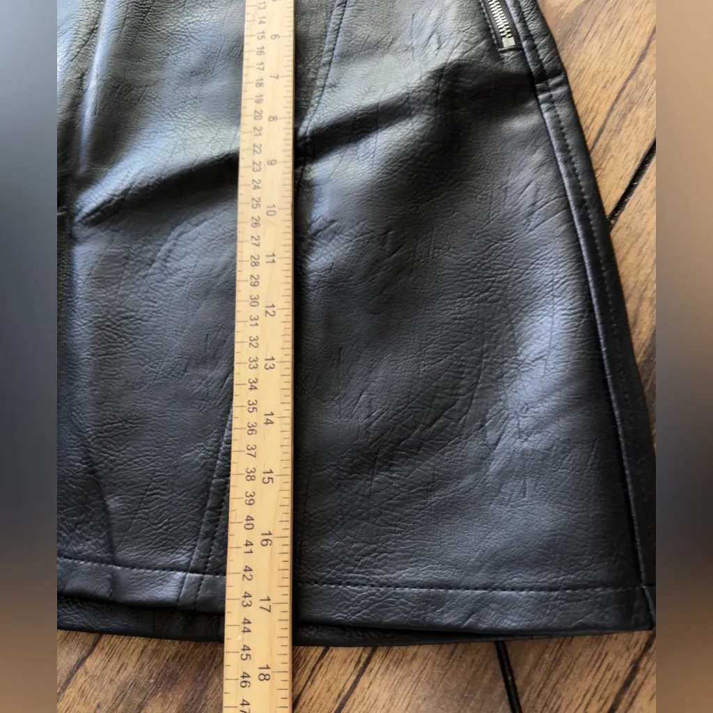 Zara M Black Faux Leather Mini Skirt Moto Style Zipper Detail Classic Essential - Image 11