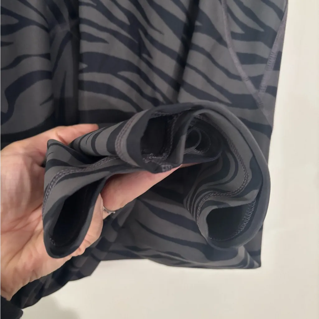 Old navy active elevate Zebra Print Leggings - Image 3