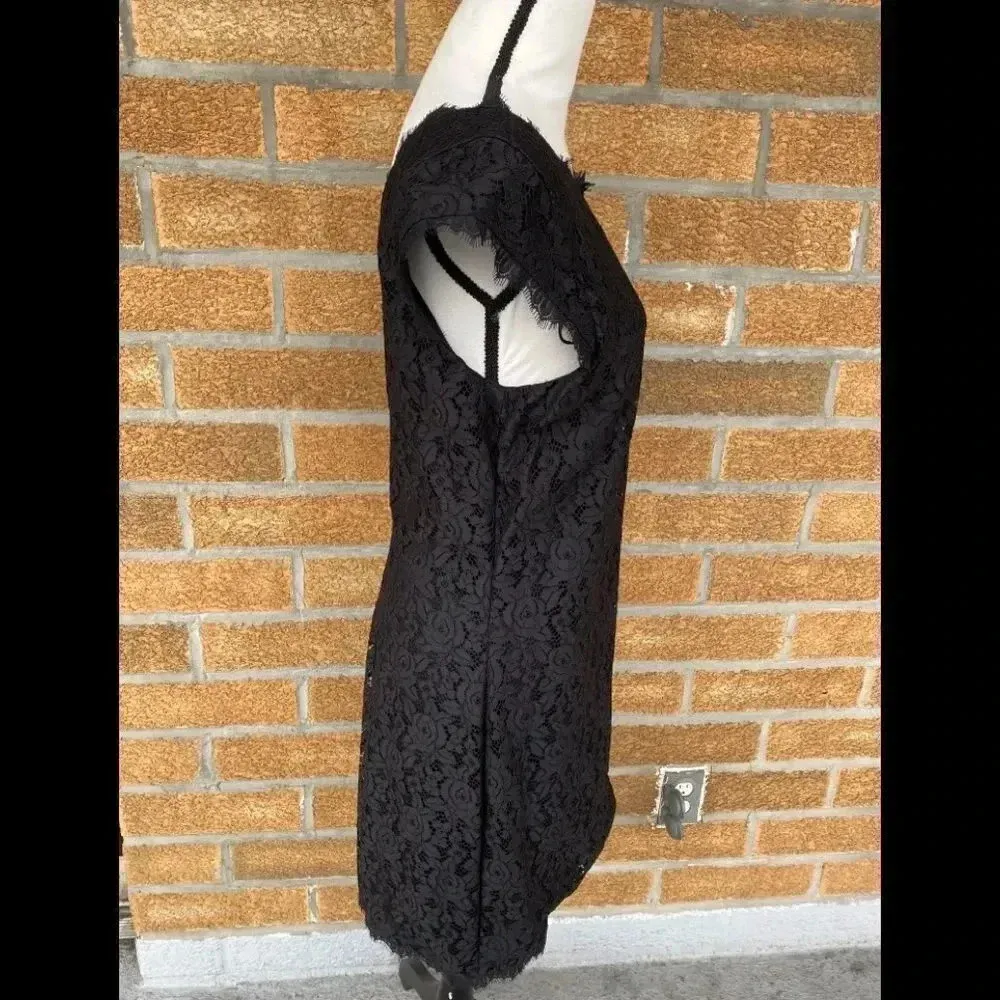Diane von Furstenberg
Black Barbara Lace Cocktail size 14 - Image 5
