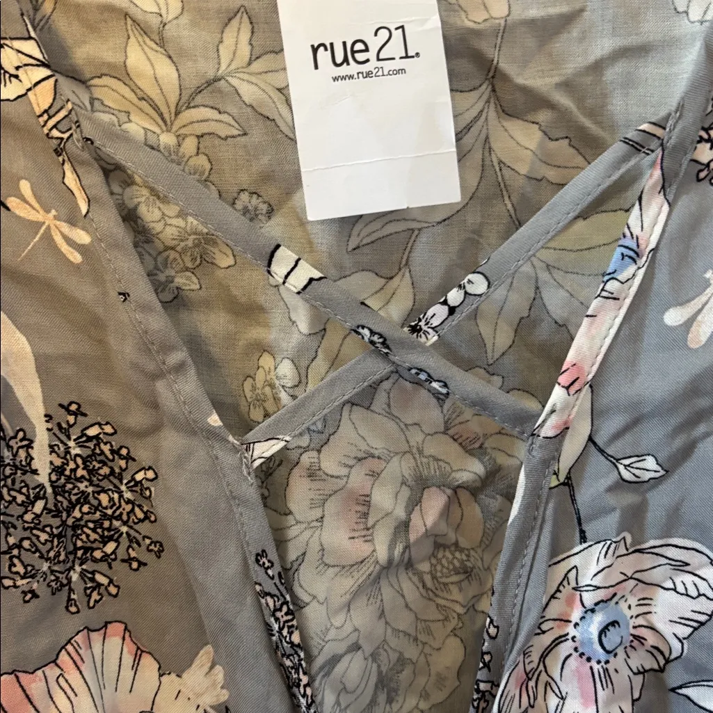 Rue21 Floral Wrap Blouse - Gray and Cream large NWT - Image 3