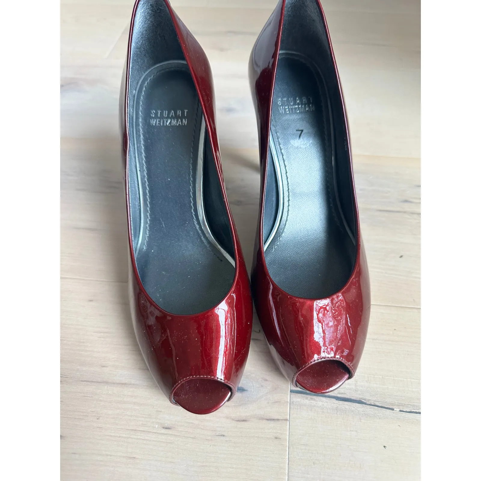 Stuart Weitzman Peep Toe Heels Womens SZ 7.5 Merlot Patent Leather Classic Pumps - Image 2