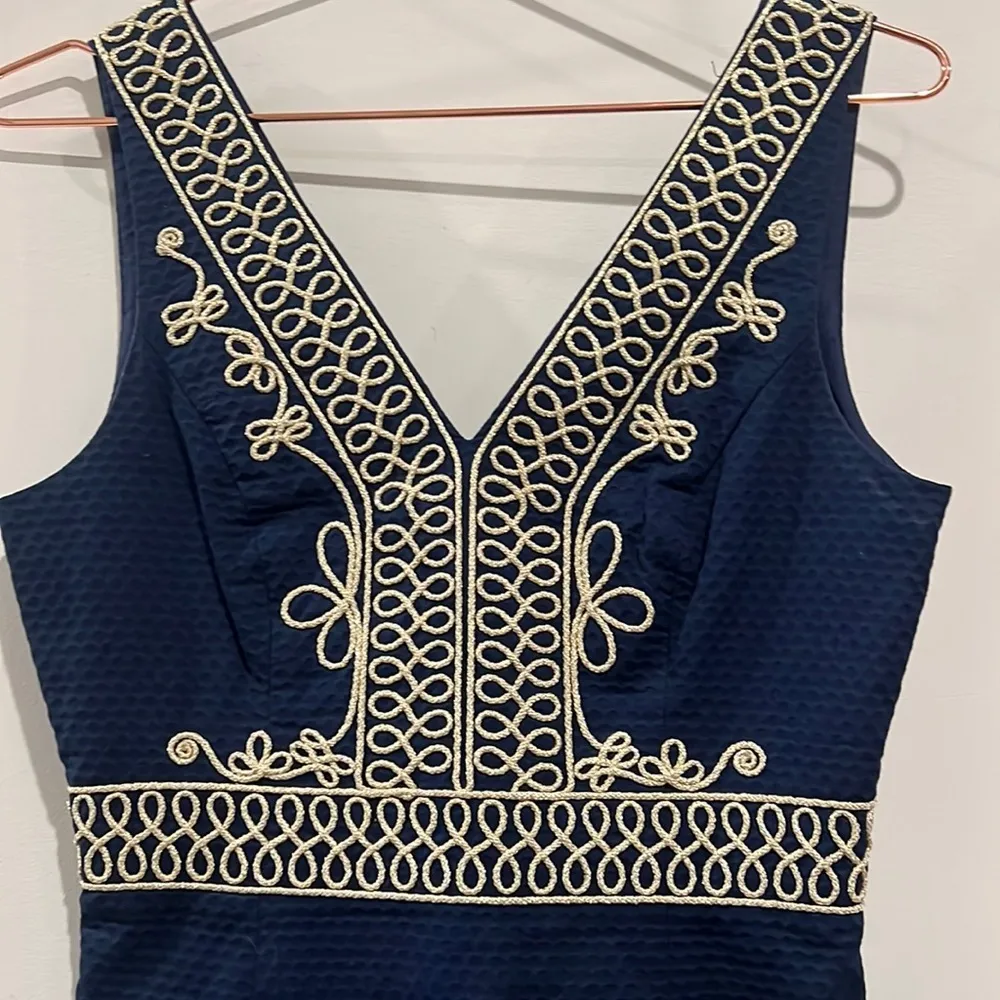 Lilly Pulitzer navy Aveline shift dress and gold rope dress. Size 0 - Image 5
