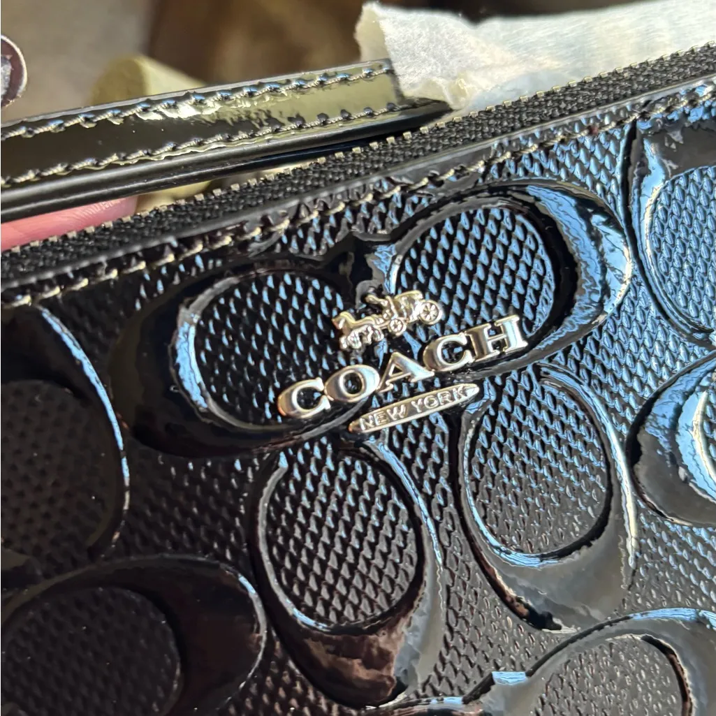 Authentic COACH patent signature leather zip top wristlet with a heart charm - Image 7