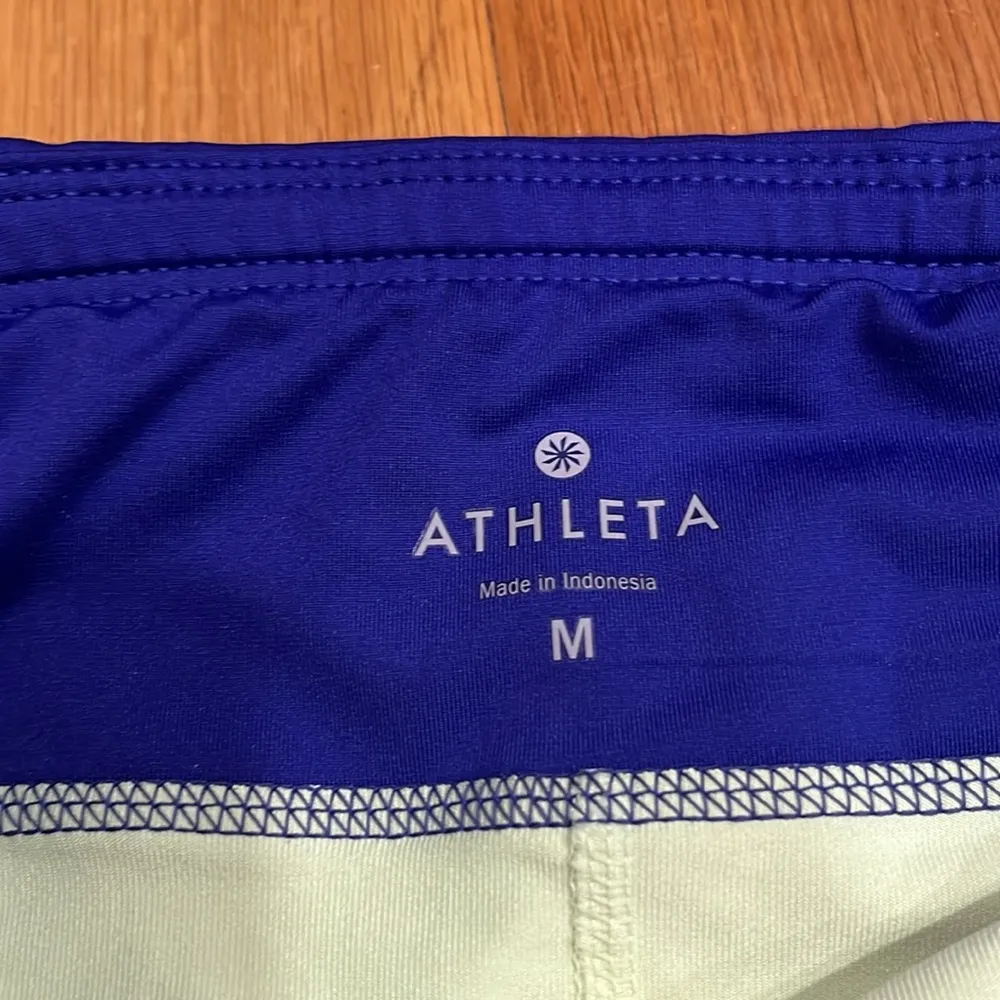 Athleta  2 in 1 shorts size medium. - Image 2