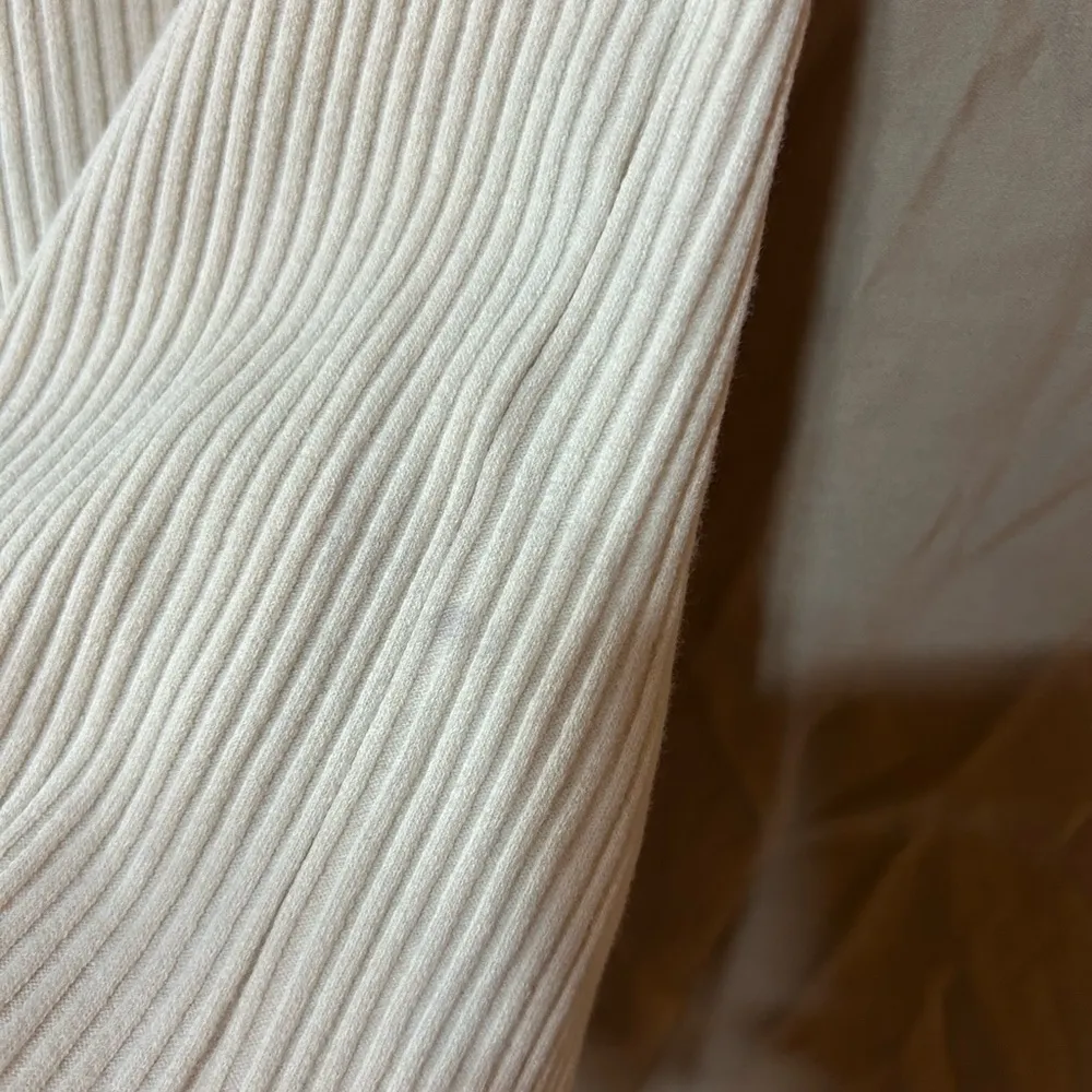 White fox biker shorts - Image 2