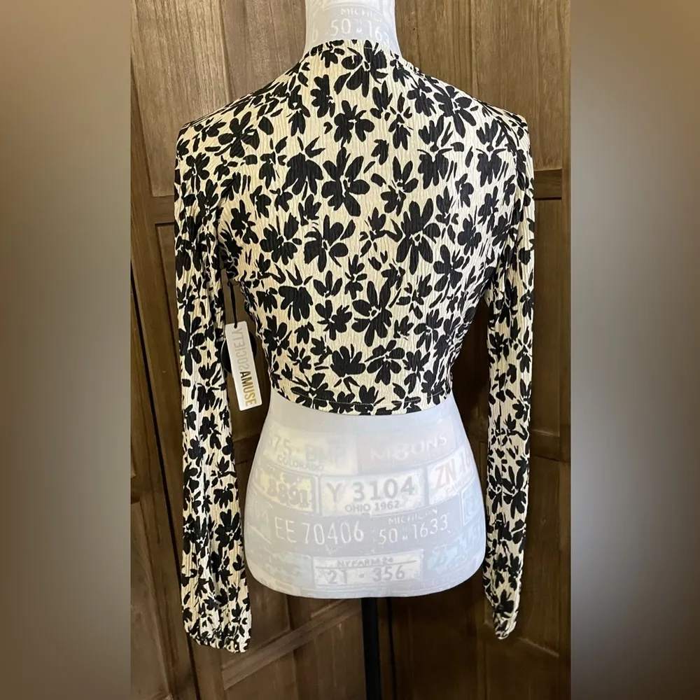 NWT Women’s Crop Tie Blouse. - Image 3