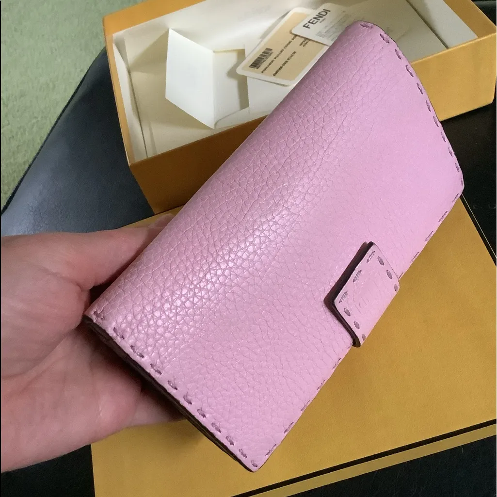 Very NICE Authentic FENDI SELLERIA wallet 👛🌸👛🌸👛 - Image 5