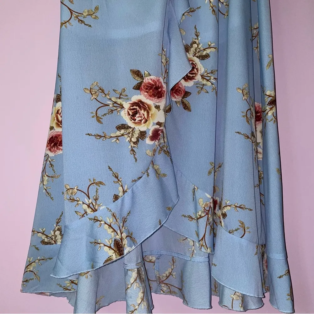 Light Blue Wrap Dress XL Rose Floral Print Short Sleeve V Neck Ruffle Hem - Image 4