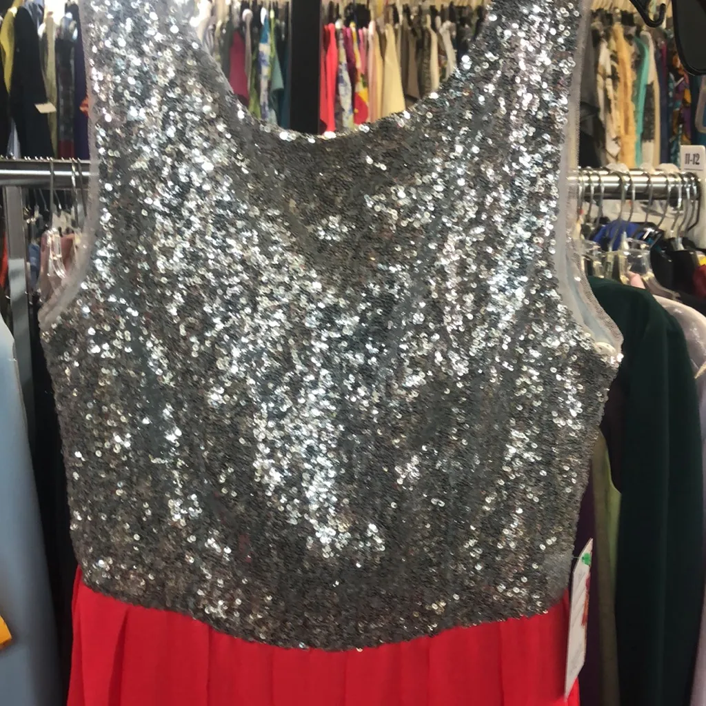 B. Darlin sz 9/10 silver & red lady’s short formal dress - Image 2