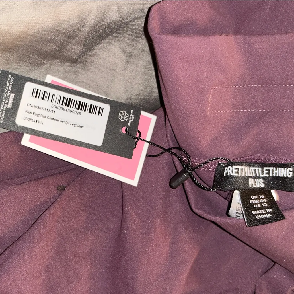 PrettyLittleThing Women's Deep burgundy Leggings - Image 3