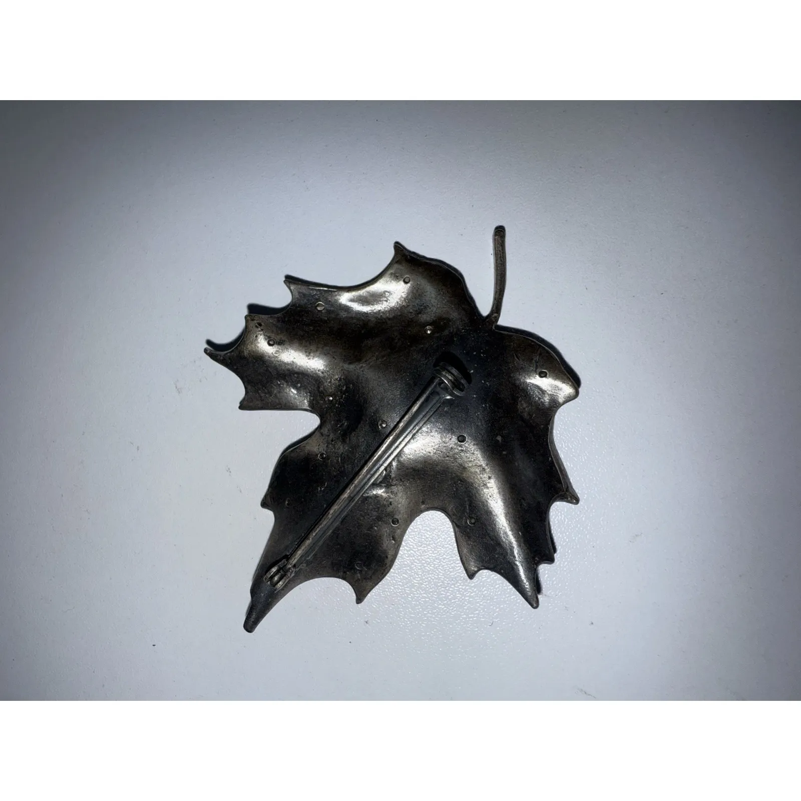 Vintage Textured Maple Leaf‎ Pin Brooch Silver Tone Rhinestone - Image 4