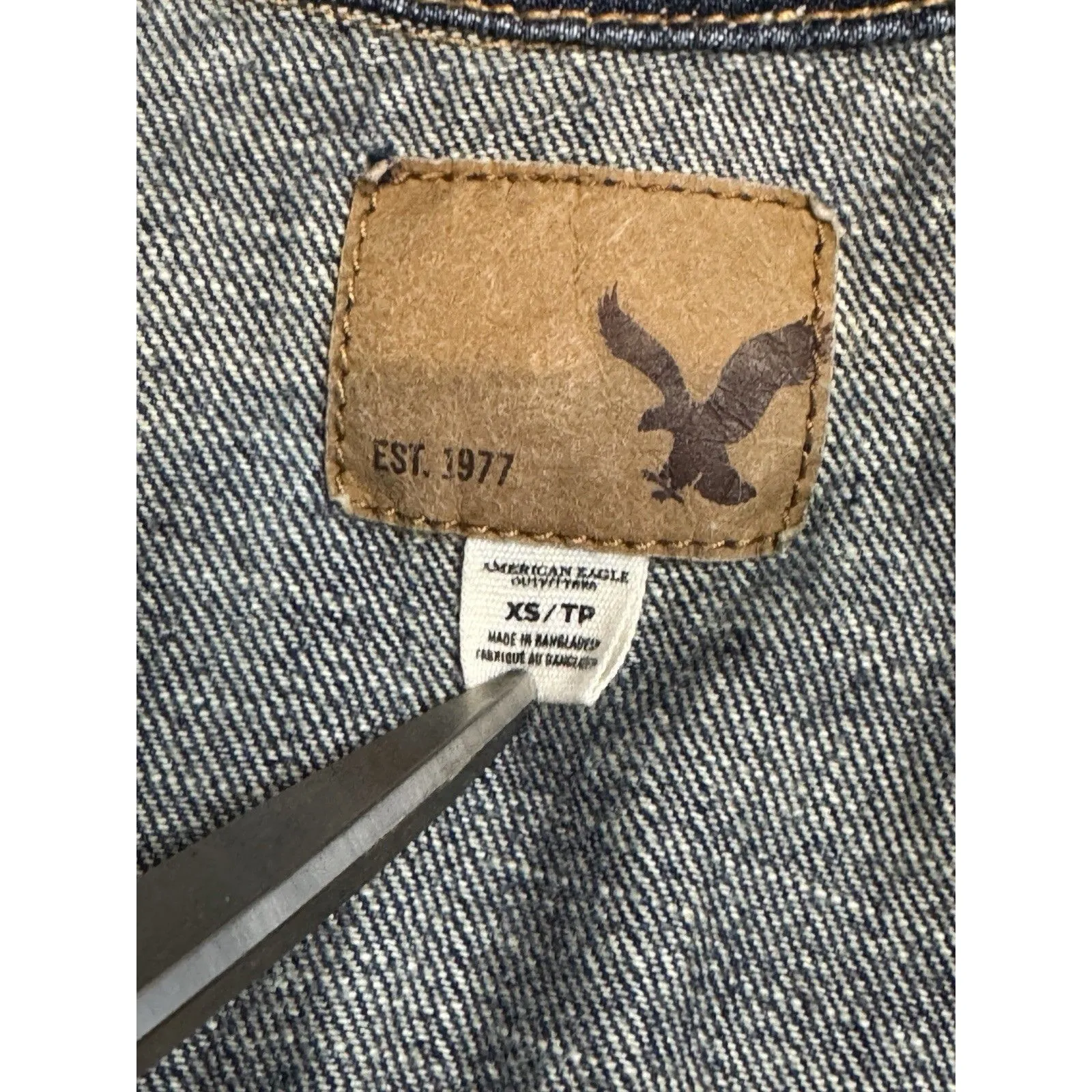 American Eagle Women's Blue Jean Denim Trucker Jacket Medium Wash  XS Classic - Image 4