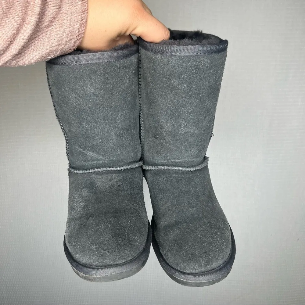 Minnetonka | Woman’s Grey Classic Boot 6 Minnetonka Women's 80060 - Olympia Boot - Image 2