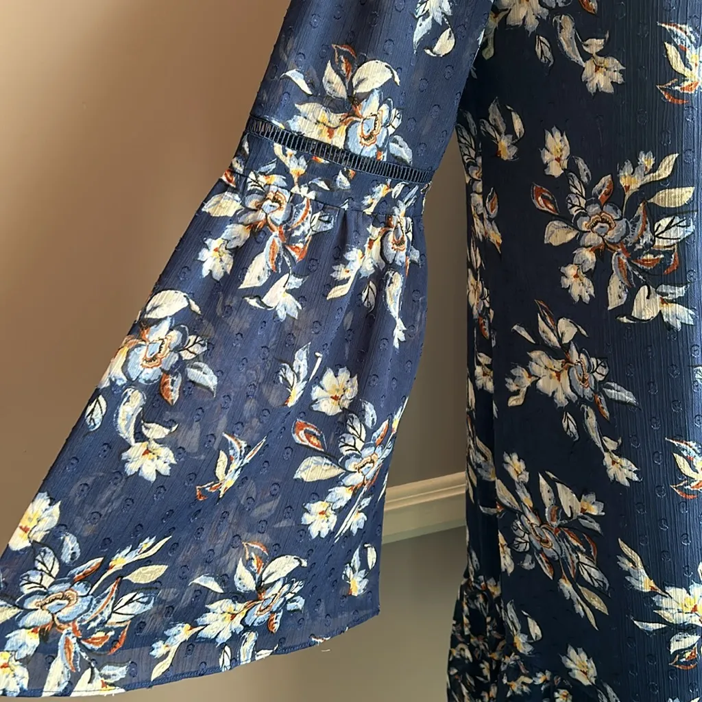 White House Black Market blue floral shift dress semi sheer bell sleeves Small - Image 8