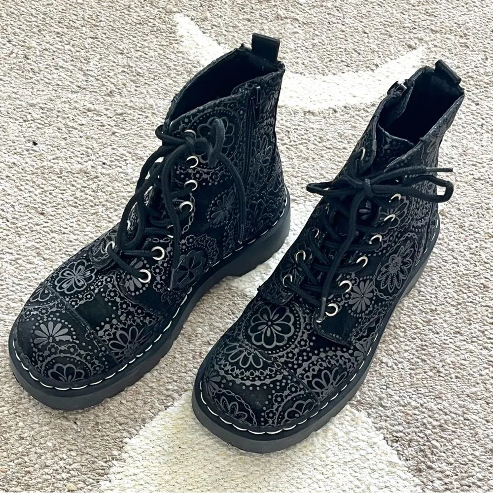 TUK Anarchic Black Doily Print 7 Eye Lace Up Combat Style Boots Size 6 - Image 4