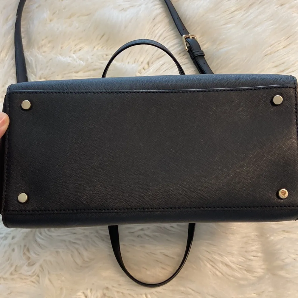 KATE SPADE BAG COLOR BLACK EXCELLENT CONDITION SEE ALL PHOTOS LENGTH 9”WIDE 12” - Image 5