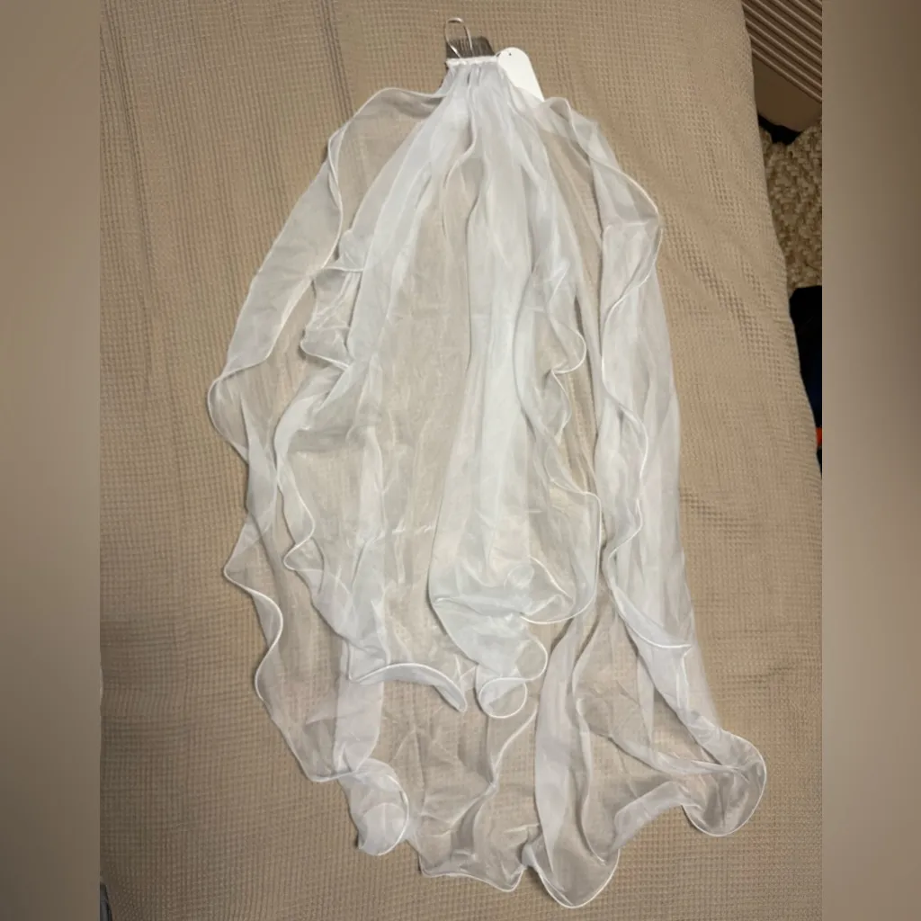 Meshki Asteria Draped Chiffon Veil - Ivory - Image 7