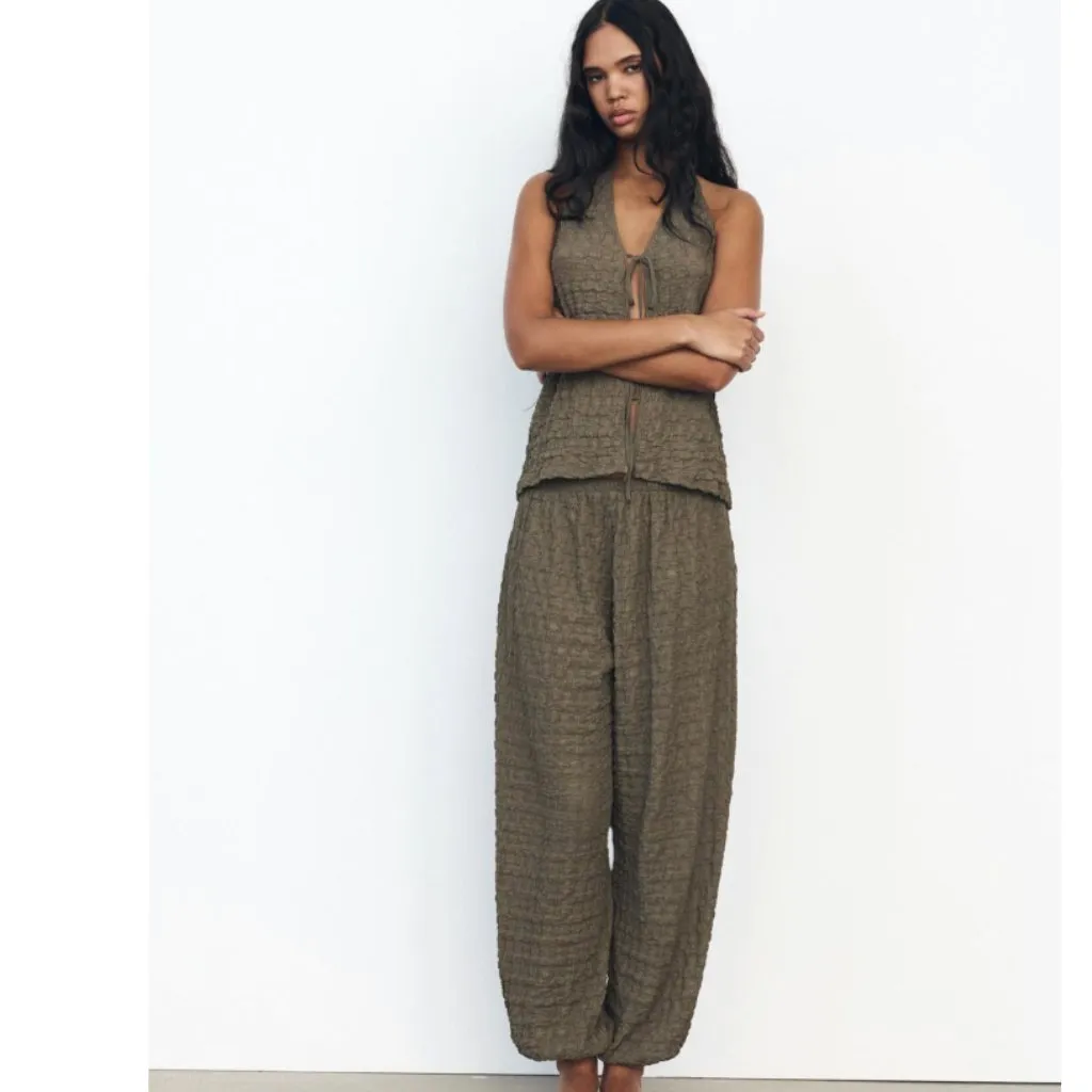 NWOT ZARA Trousers made of fabric with a relief pattern Green - Image 2