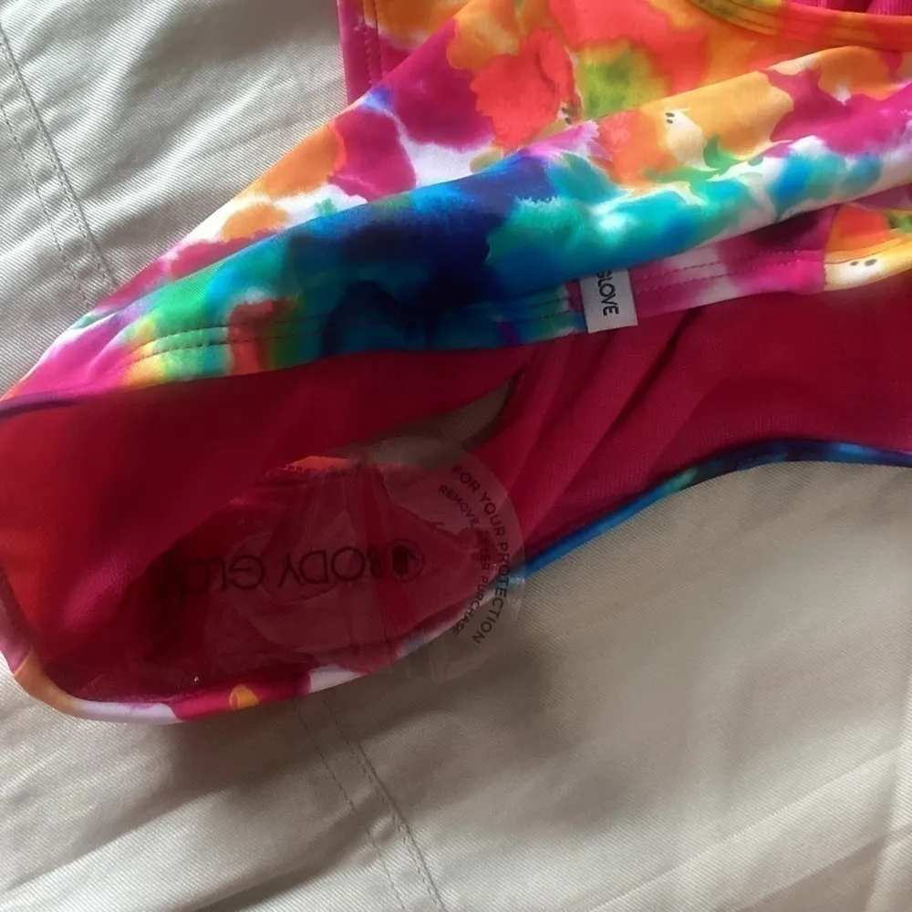 Body Glove London Volcano one piece swimsuit size small - Image 4