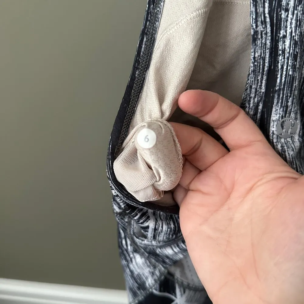 Lululemon Tank Heat Wave Size 6 Built in Bra - Image 5