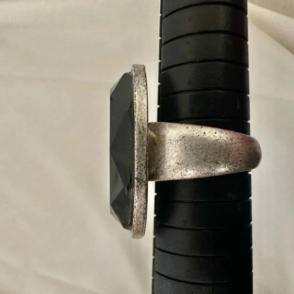 Green oval silver tone cocktail ring - Image 4