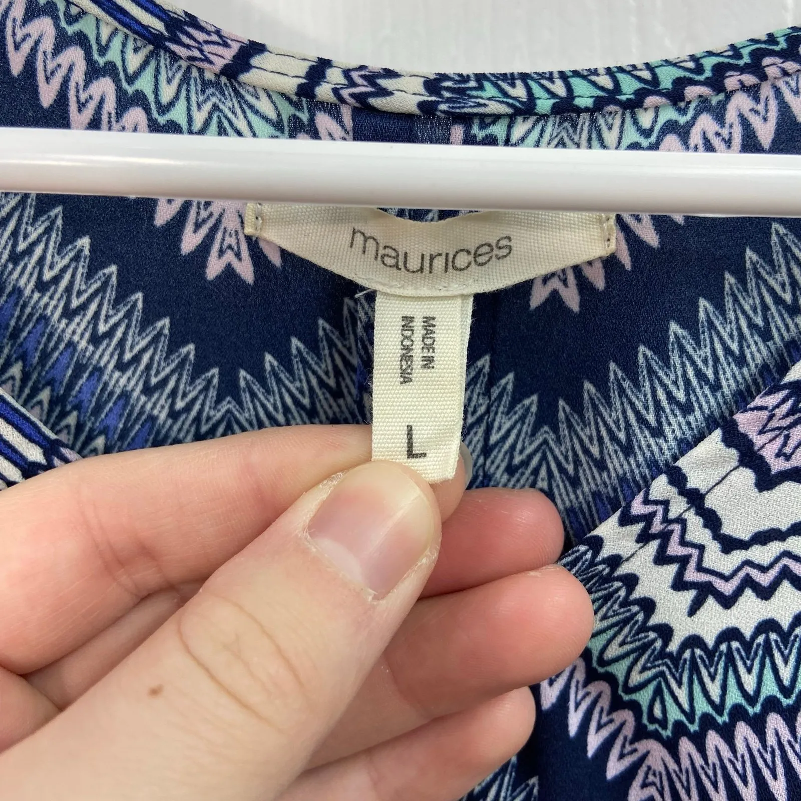 Maurices blue purple geometric zig zag lightweight cap sleeve blouse top large - Image 3