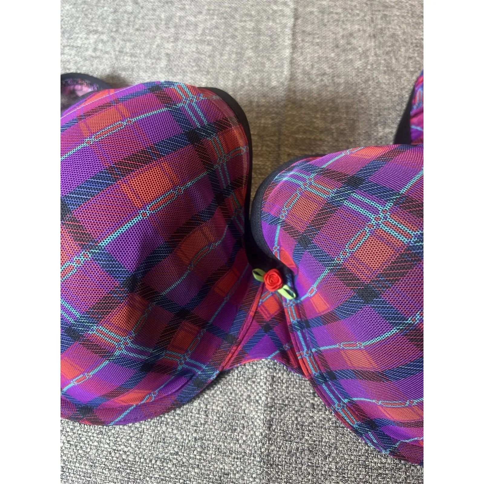 Parade Multi - Image 3