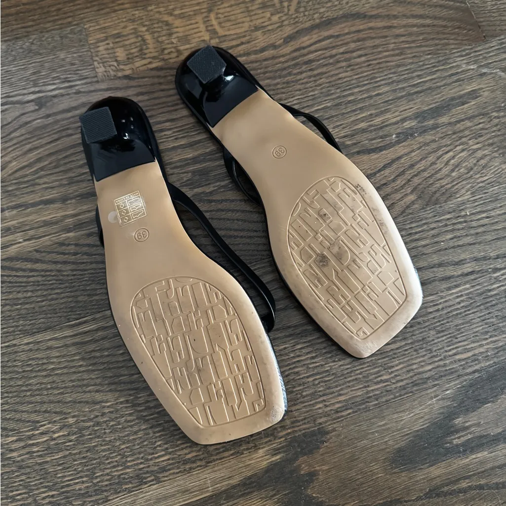 Amazon black square toe kitten heel thong sandals size 8 - Image 2