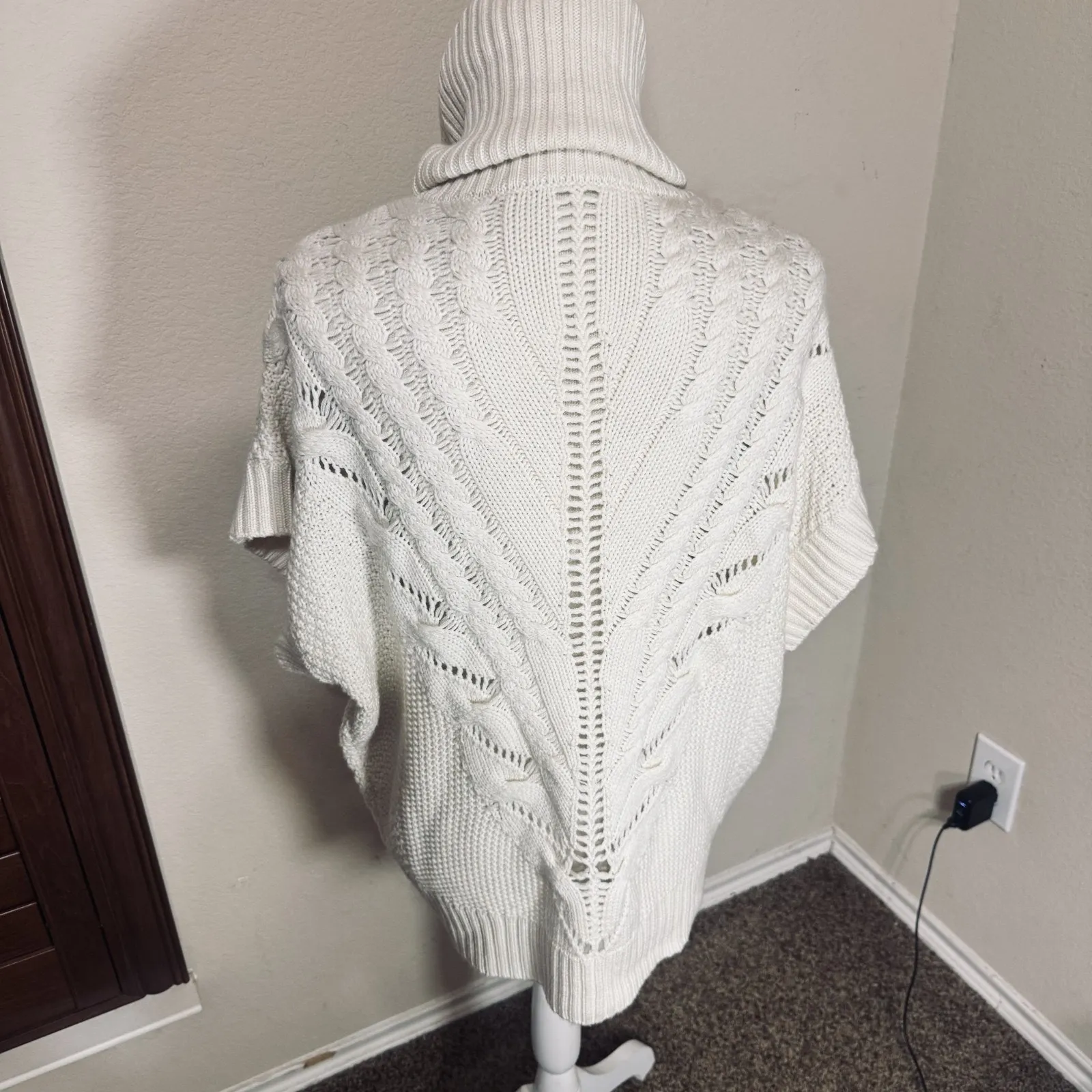 Trina Turk 100% merino wool Cream cowl neck boxy sweater Sz L cable knit - Image 4