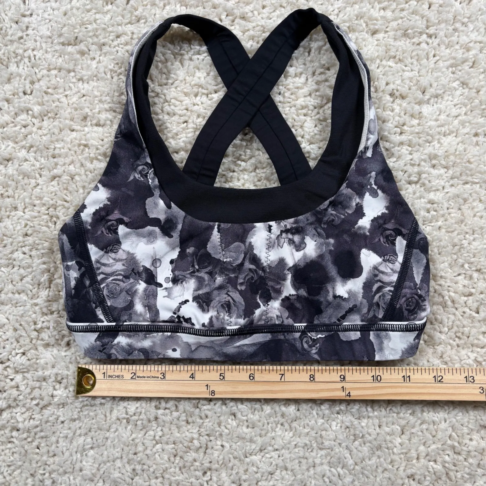 Lululemon Black White Floral Print Sports Bra Crop Top Size 6 - Image 2
