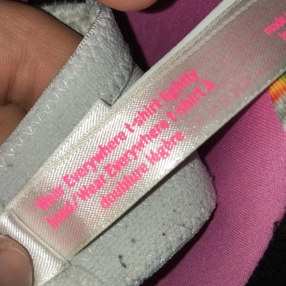 Pink Victoria’s Secret Gray Rainbow Hearts Discontinued T- Shirt Bra sz 36D - Image 5